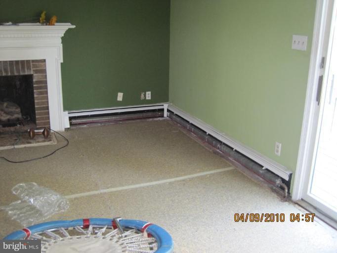 23734 North Patuxent Beach Road California, MD 20619 - Photo 8 of 16 Family Room