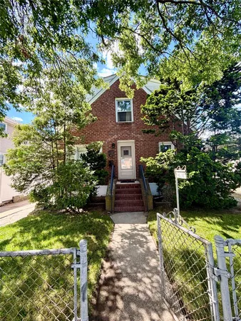 $2,650 | 146-38 230th Place, Unit 1 | Brookville