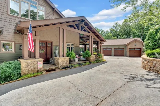 $1,600,000 | 52 Waterside Drive Southeast, Cartersville, GA 30121