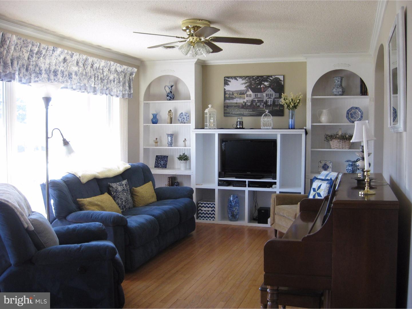 37 Elmont Road Hamilton, NJ 08610 - Photo 3 of 24