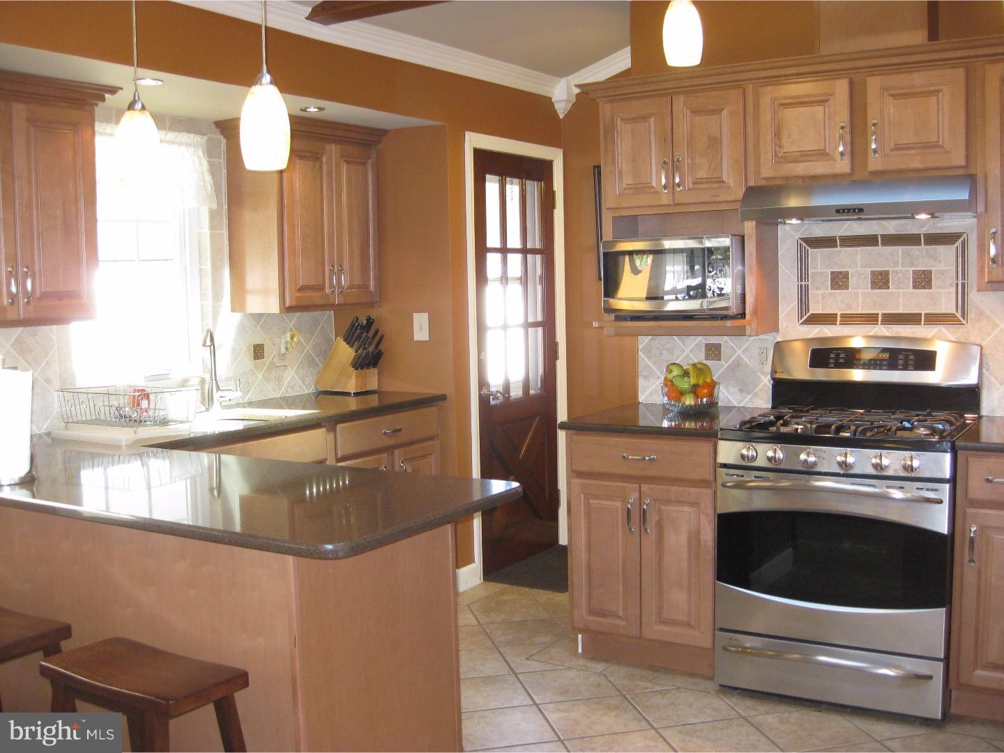 37 Elmont Road Hamilton, NJ 08610 - Photo 8 of 24