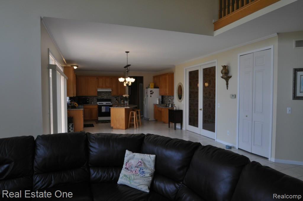 978 Maidstone Drive Rochester, MI 48307 - Photo 7 of 24 7.JPG