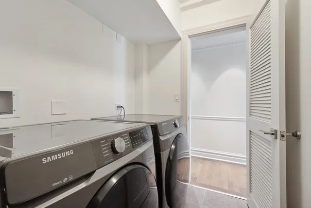 a view of utility room