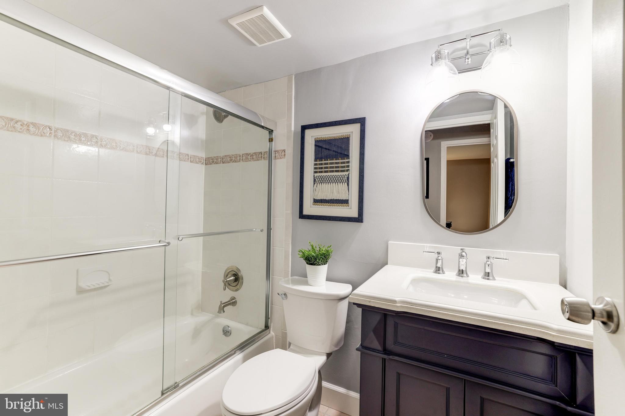 11244 Chestnut Grove Square, Unit 255 Reston, VA 20190 - Photo 34 of 37 Full bathroom