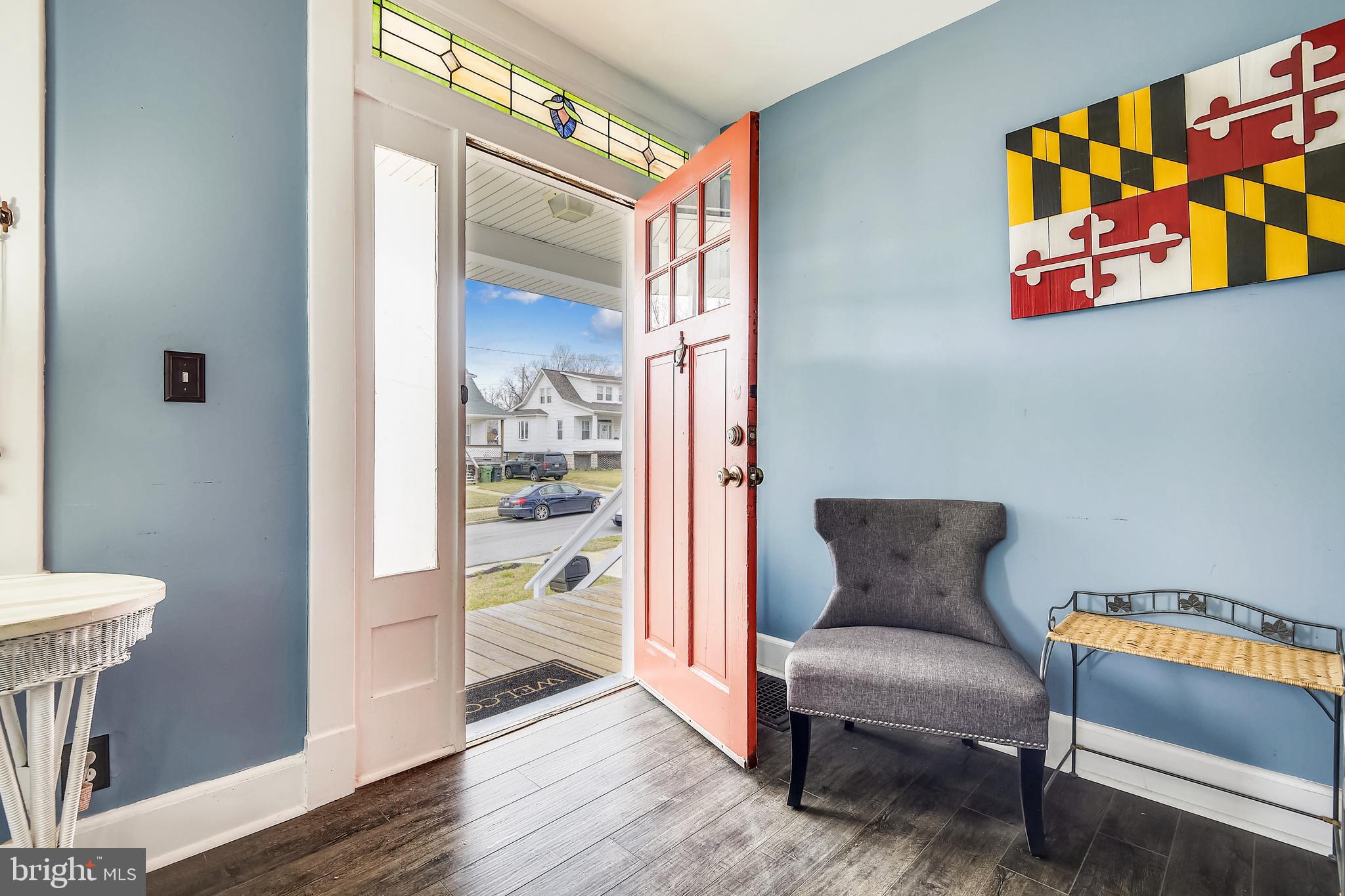 5603 Tramore Road Baltimore, MD 21214 - Photo 7 of 30 Entry into bright living room w/built-ins