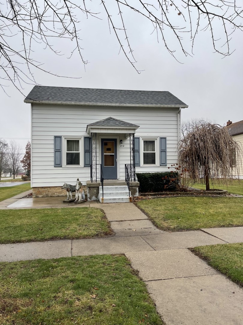 210 South Main Street Herscher, IL 60941 - Photo 2 of 23 a front view of a house with garden