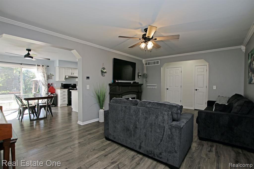 3250 Frembes Road Waterford, MI 48329 - Photo 6 of 45 Gallery Image 6