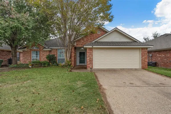 $2,200 | 2916 Comanche Trail, Waco, TX 76712
