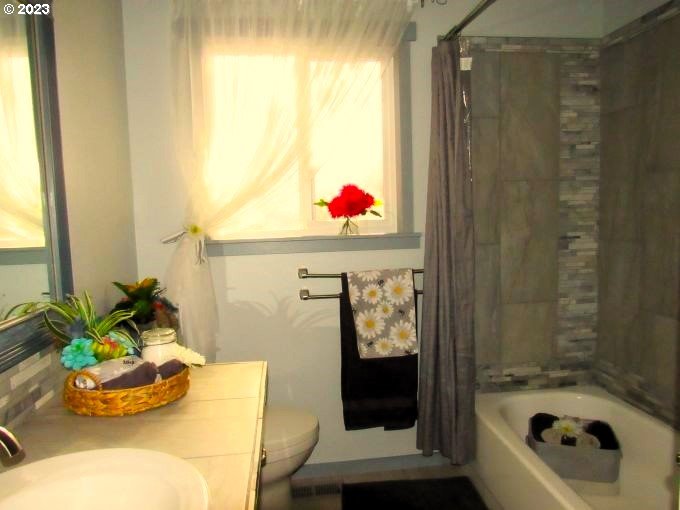 150 Southeast Palmblad Drive Gresham, OR 97080 - Photo 28 of 36 a bathroom with a tub shower and sink