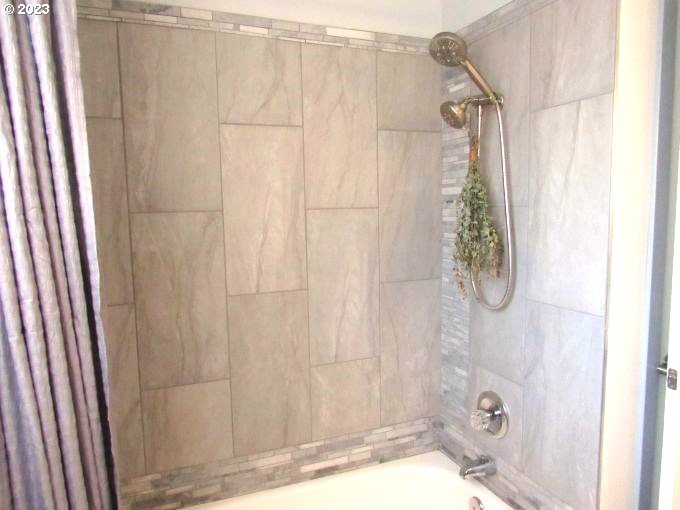 150 Southeast Palmblad Drive Gresham, OR 97080 - Photo 29 of 36 a bathroom with a shower and a sink