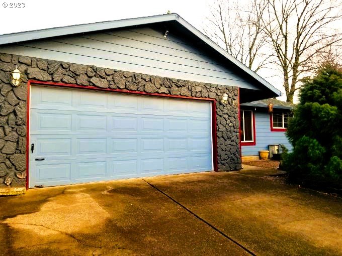 150 Southeast Palmblad Drive Gresham, OR 97080 - Photo 3 of 36 a front view of a house with a garage