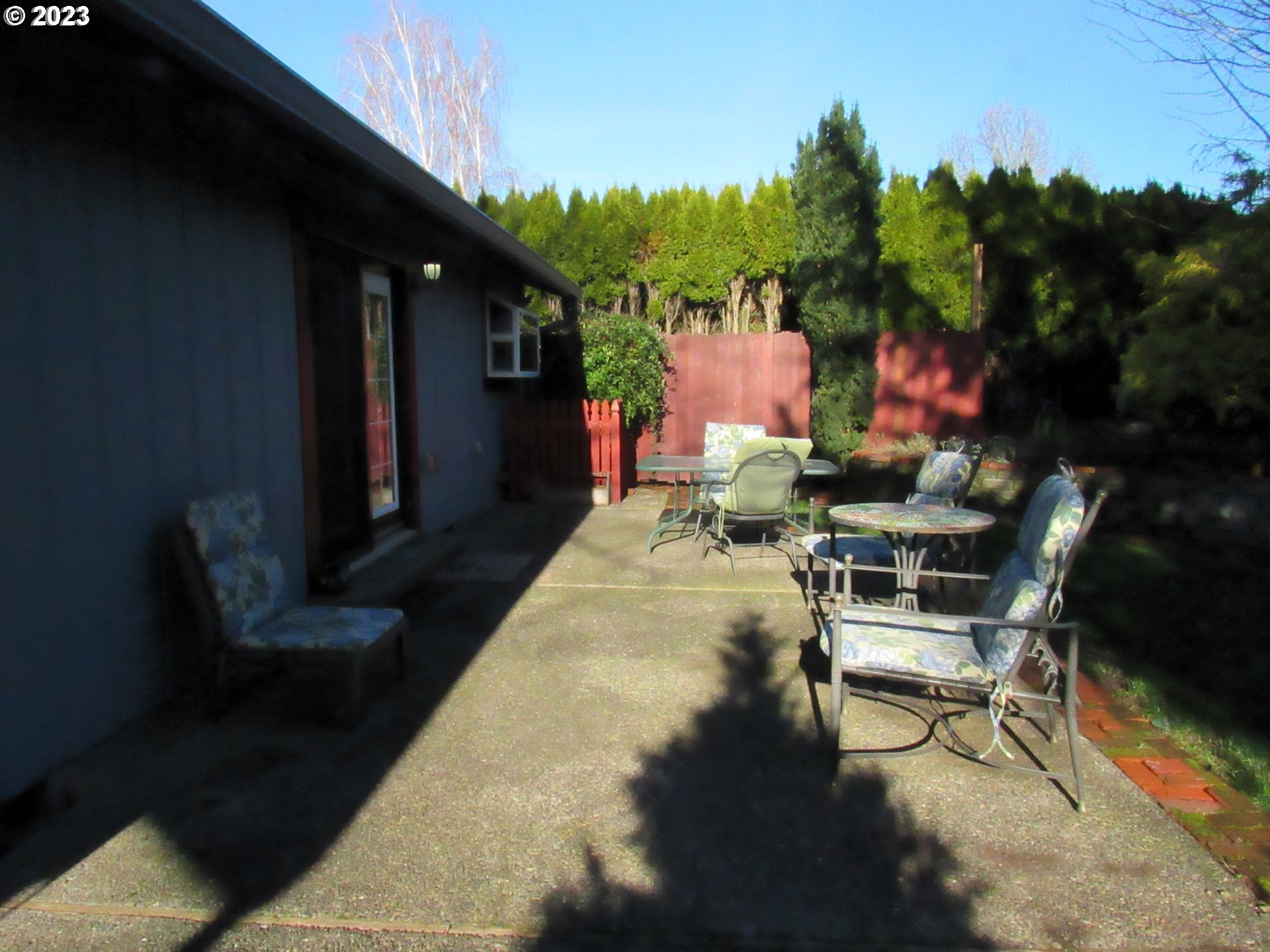 150 Southeast Palmblad Drive Gresham, OR 97080 - Photo 33 of 36 a view of a chairs and tables in patio