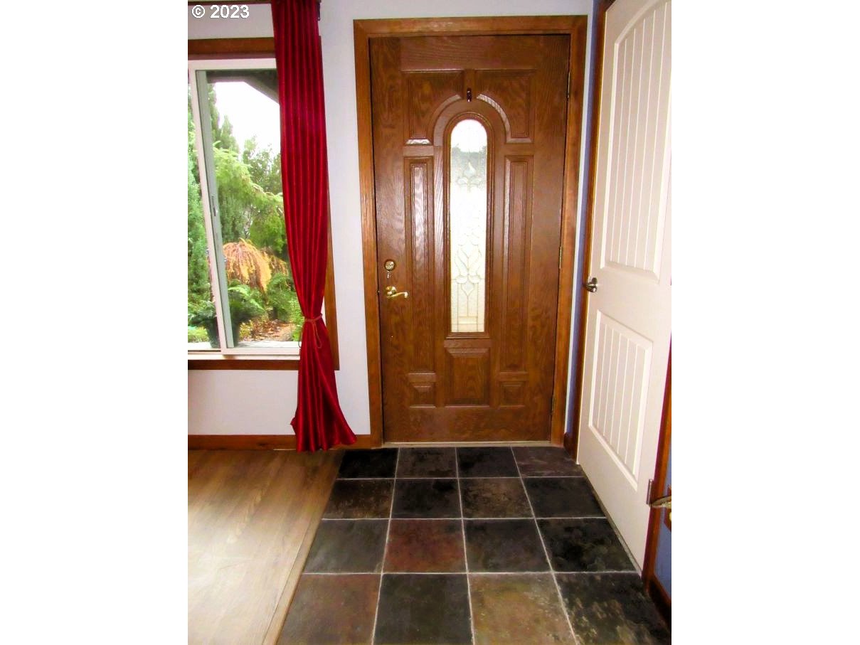 150 Southeast Palmblad Drive Gresham, OR 97080 - Photo 9 of 36 a view of entry way