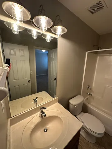 $2,395 | 1354 Island Place East, Memphis, TN 38103