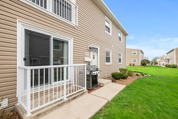 $235,000 | 7934 164th Place, Unit 7934, Tinley Park, IL 60477