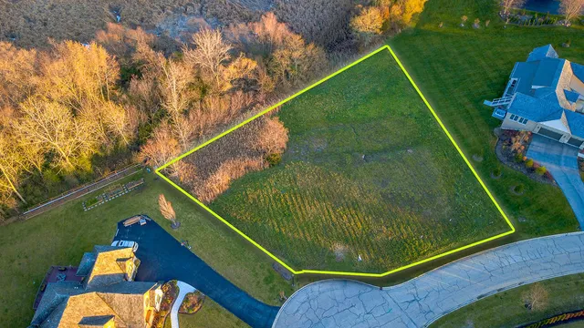 $323,500 | 23697 North Matthew Court, Long Grove, IL 60047