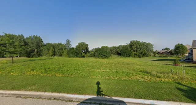 $324,900 | 23697 North Matthew Court, Long Grove, IL 60047