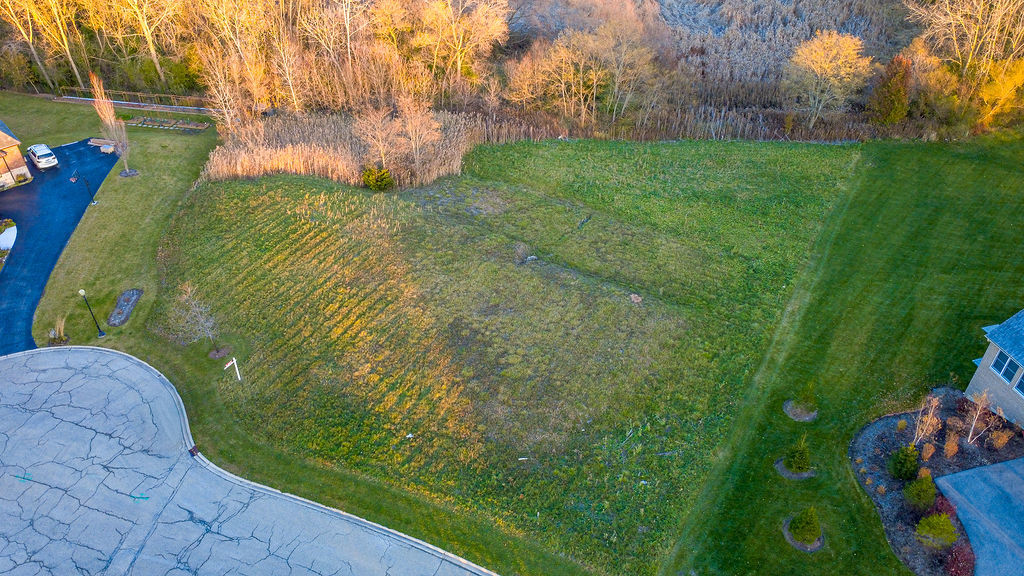 23697 North Matthew Court Long Grove, IL 60047 - Photo 10 of 17 a backyard of a house