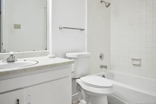 $1,575 | 6023 Kinman Drive, Leon Valley, TX 78238