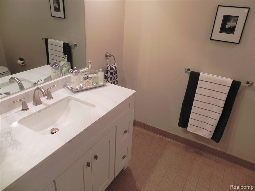 23189 Farmington Road Farmington, MI 48336 - Photo 20 of 29 Updated en-suite bathroom
