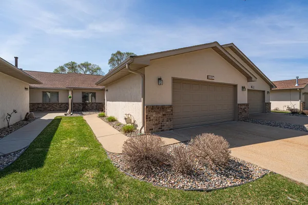 $359,900 | 2334 Pinewood Drive, Shakopee, MN 55379
