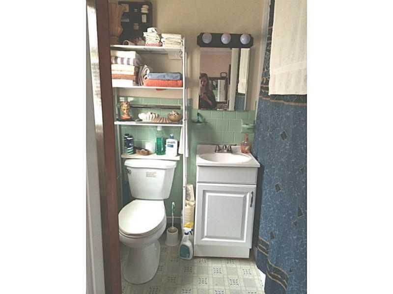 20 Shore Road, Unit 6 Ogunquit, ME 03907 - Photo 6 of 16 Bathroom.