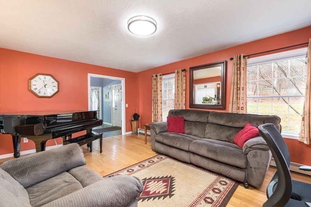 44 Fiskdale Road Brookfield, MA 01506 - Photo 13 of 33