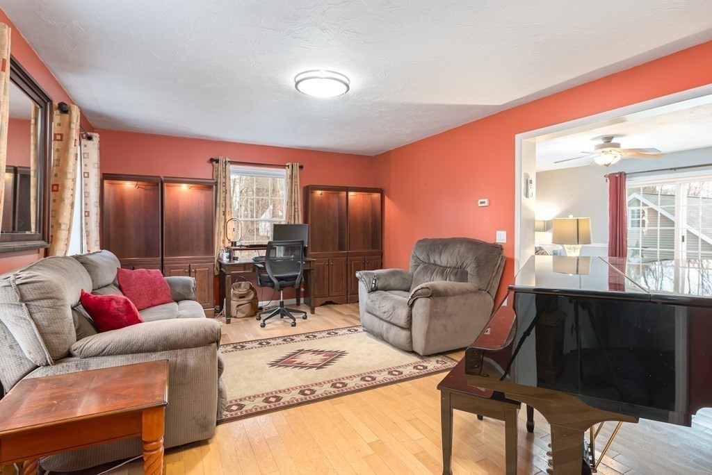 44 Fiskdale Road Brookfield, MA 01506 - Photo 4 of 33