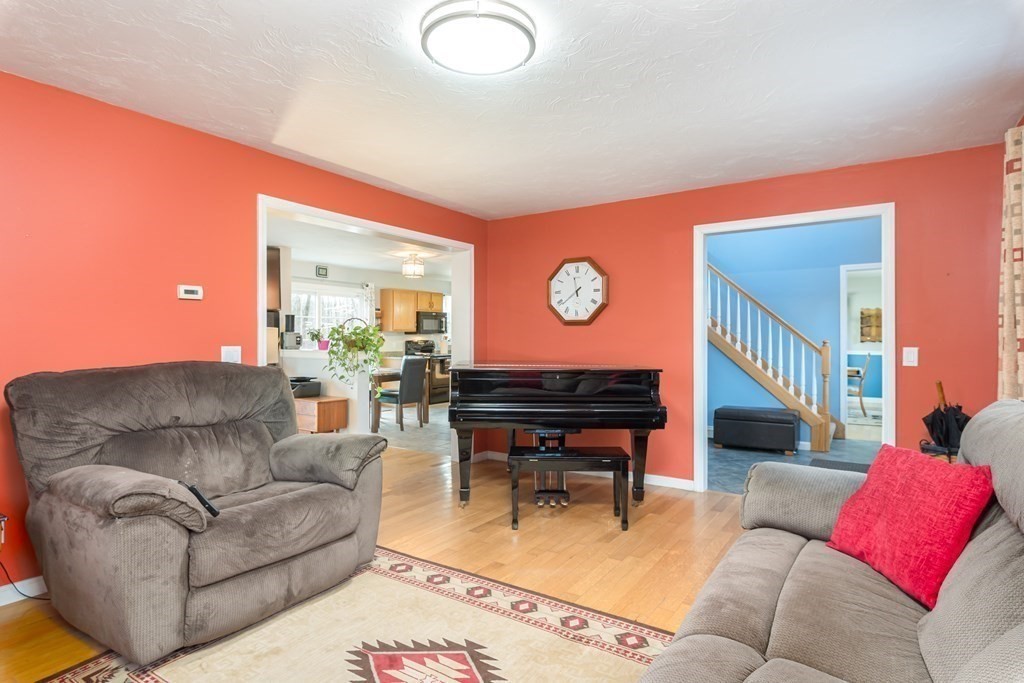 44 Fiskdale Road Brookfield, MA 01506 - Photo 5 of 33