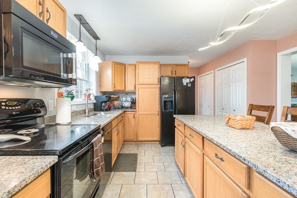 44 Fiskdale Road Brookfield, MA 01506 - Photo 7 of 33