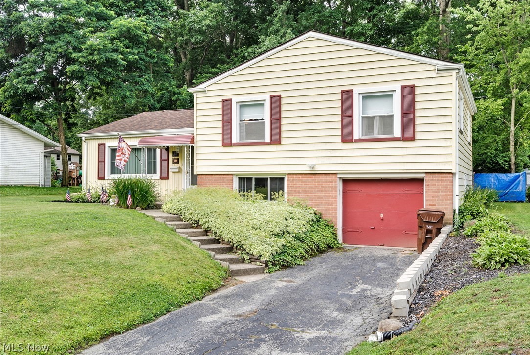 4220 Mill Trace Road Youngstown, OH 44511 - Photo 3 of 36