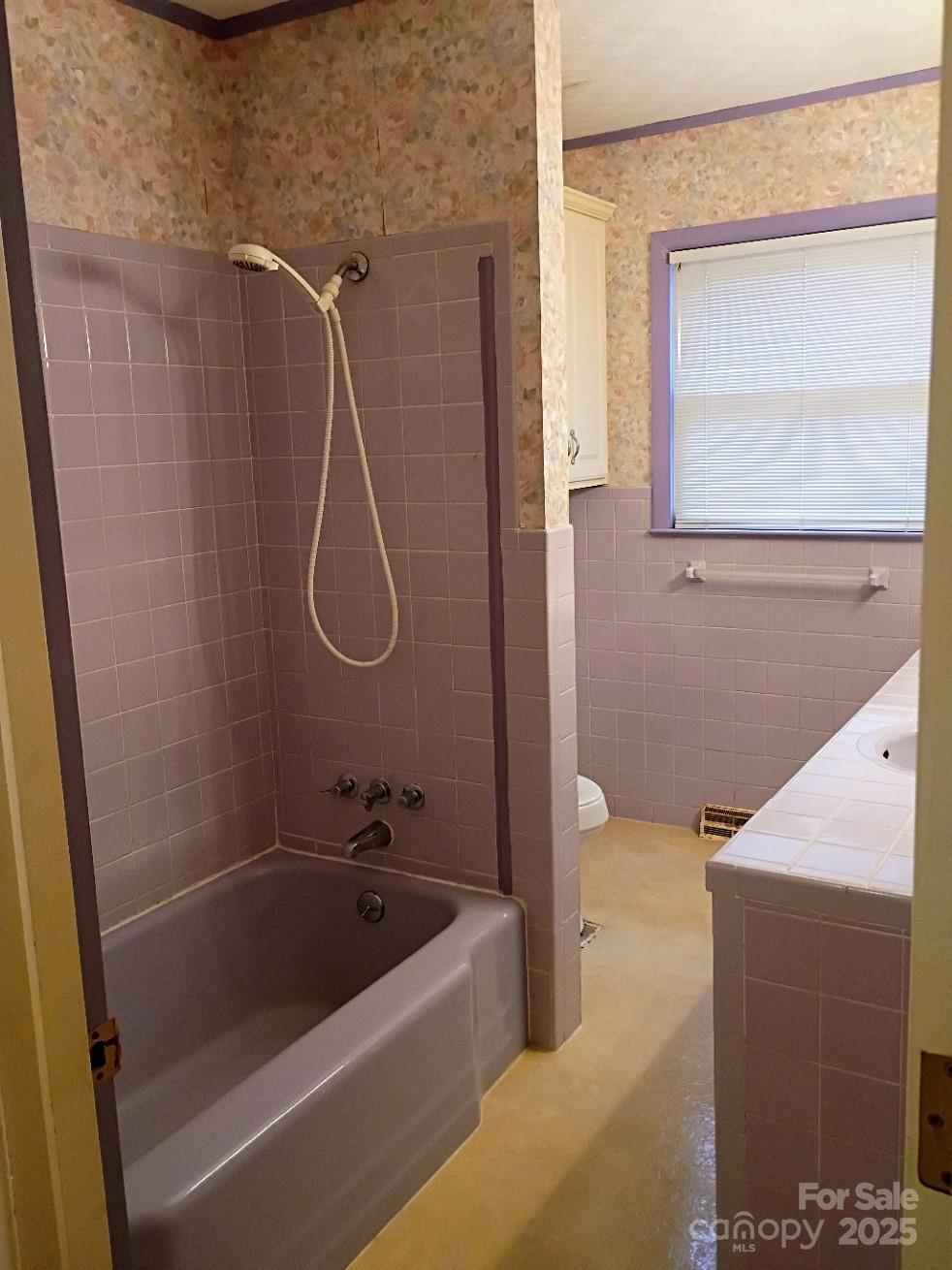 141 Justice Drive Rutherfordton, NC 28139 - Photo 14 of 30 a bathroom with a bath tub and a shower