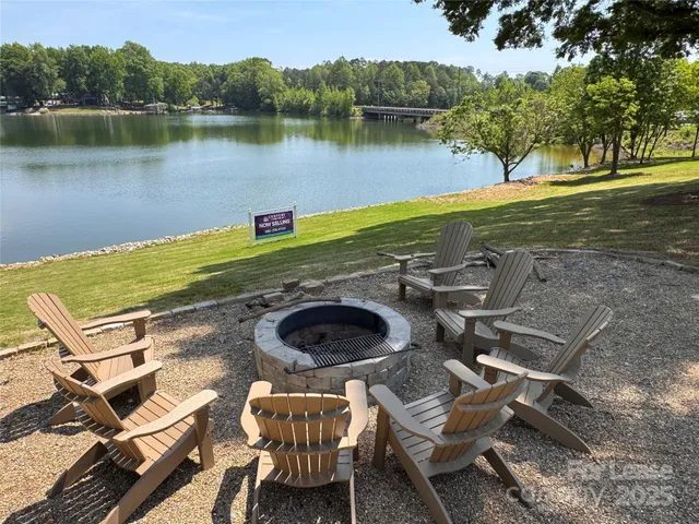 $2,300 | 4326 Reed Creek Drive, Sherrills Ford, NC 28673