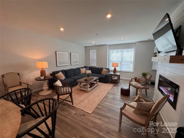 $2,300 | 4326 Reed Creek Drive, Sherrills Ford, NC 28673