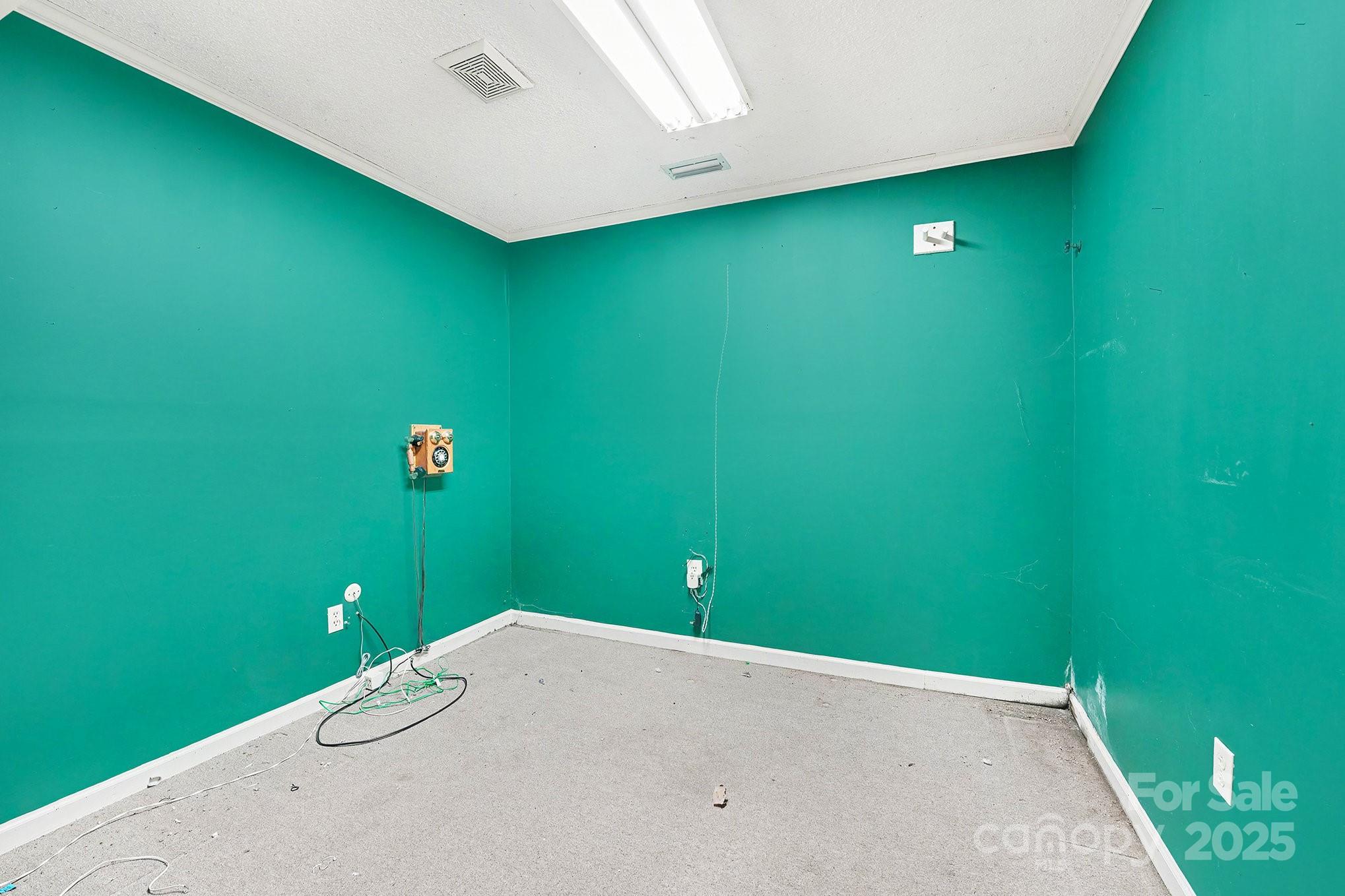 217 Nottingham Drive Huntersville, NC 28078 - Photo 31 of 41 a backyard of a house with lots of green space