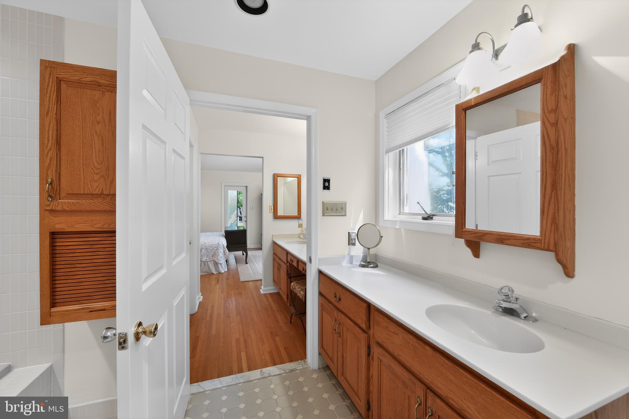 2119 County Line Road Villanova, PA 19085 - Photo 31 of 52 Full Bathroom en suite