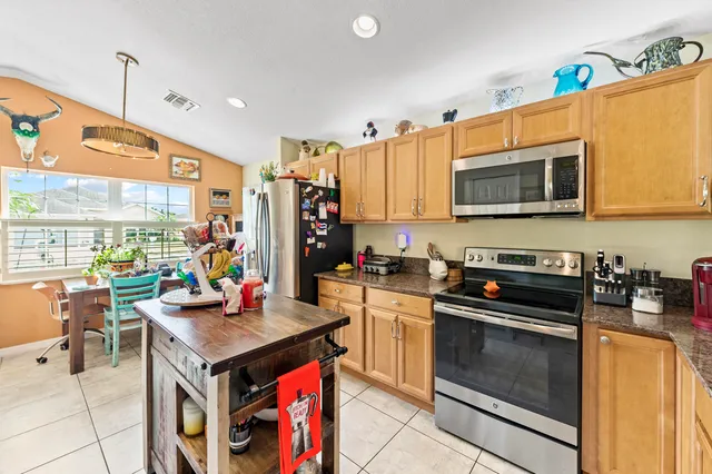 $405,900 | 661 Southeast 25th Drive, Okeechobee, FL 34974