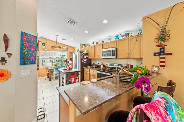 $405,900 | 661 Southeast 25th Drive, Okeechobee, FL 34974