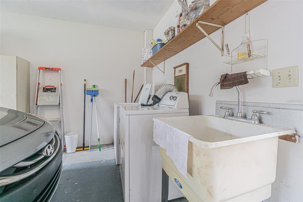 1130 Orange Tree Circle West, Unit C Palm Harbor, FL 34684 - Photo 23 of 32