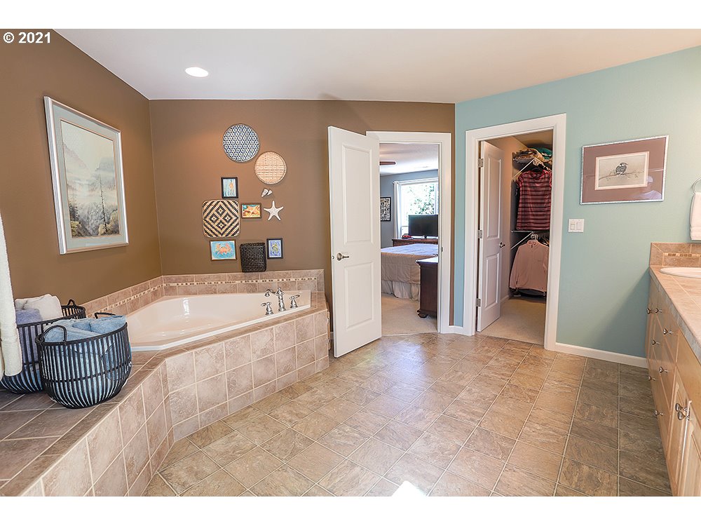 808 North 9th Way Ridgefield, WA 98642 - Photo 16 of 32