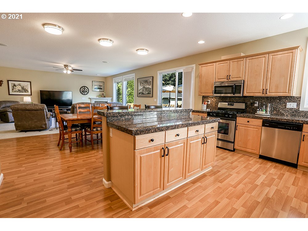 808 North 9th Way Ridgefield, WA 98642 - Photo 4 of 32