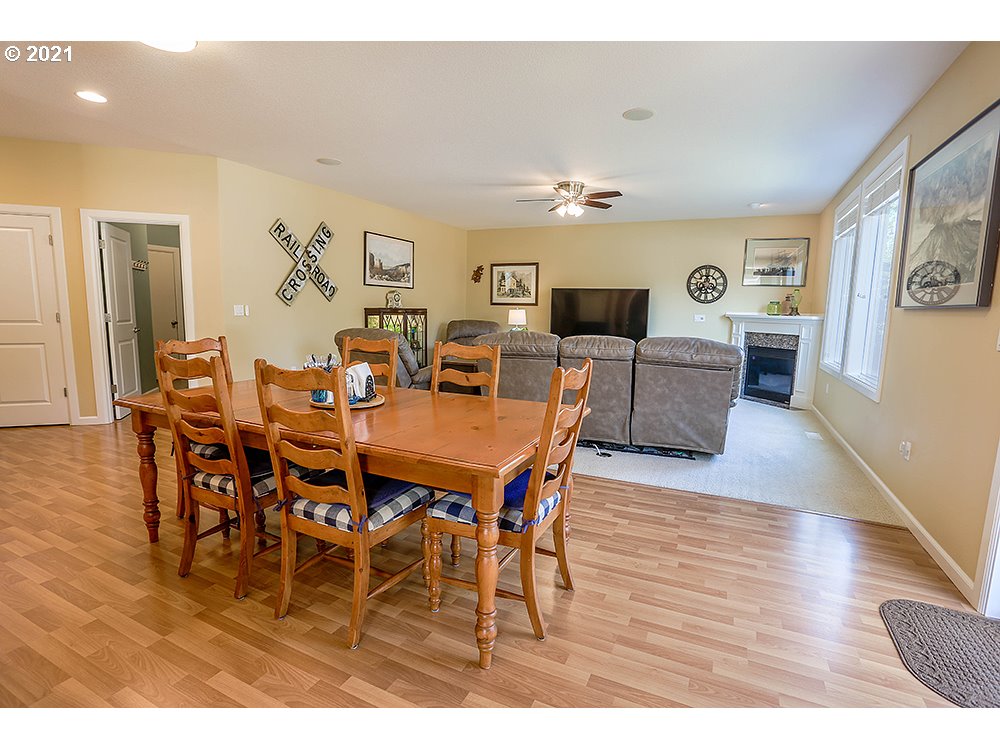 808 North 9th Way Ridgefield, WA 98642 - Photo 7 of 32