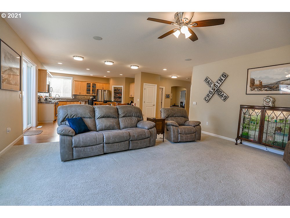 808 North 9th Way Ridgefield, WA 98642 - Photo 8 of 32