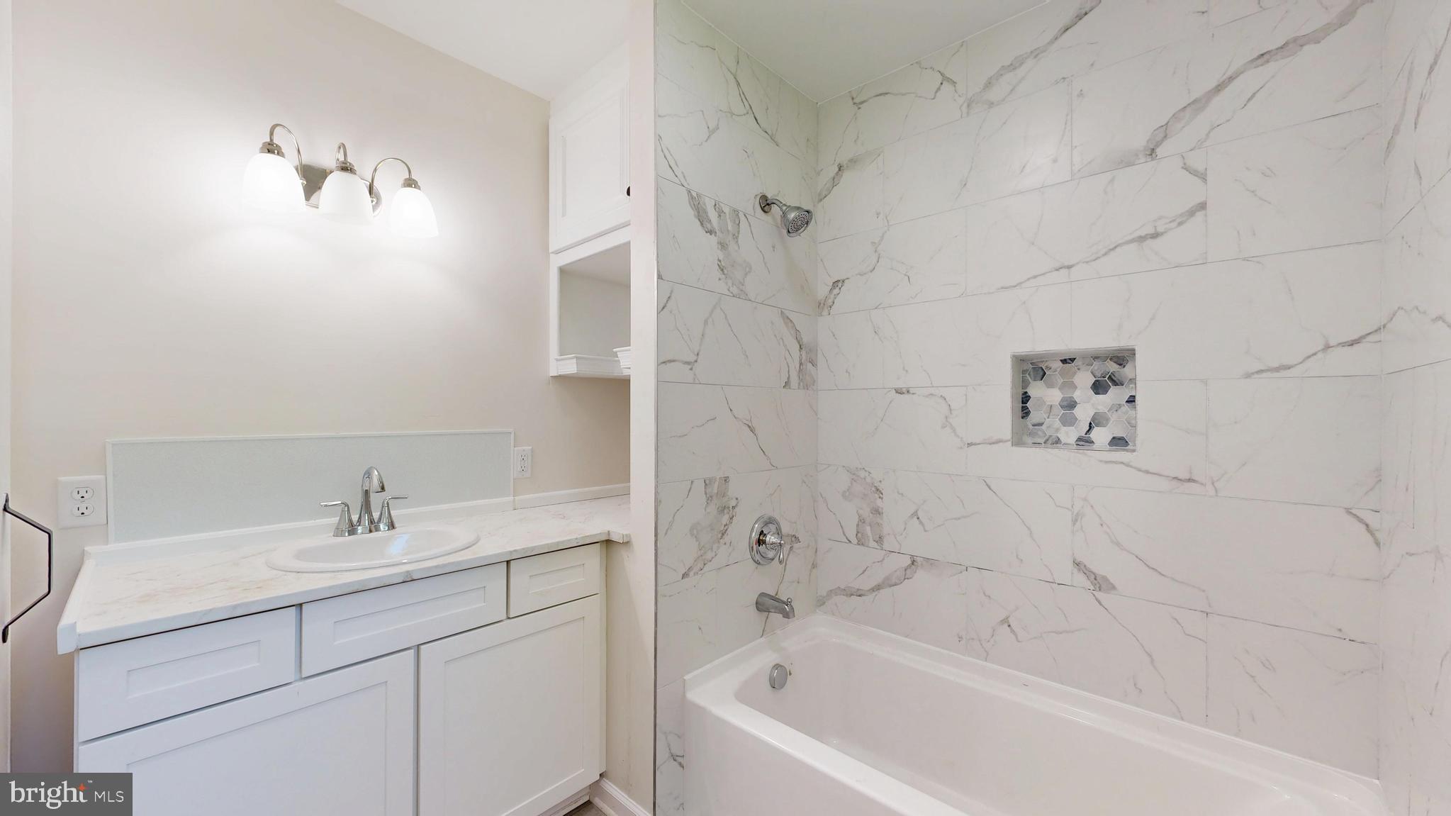 4640 Mahan Corner Road Marydel, DE 19964 - Photo 14 of 29 a bathroom with a bathtub sink and mirror