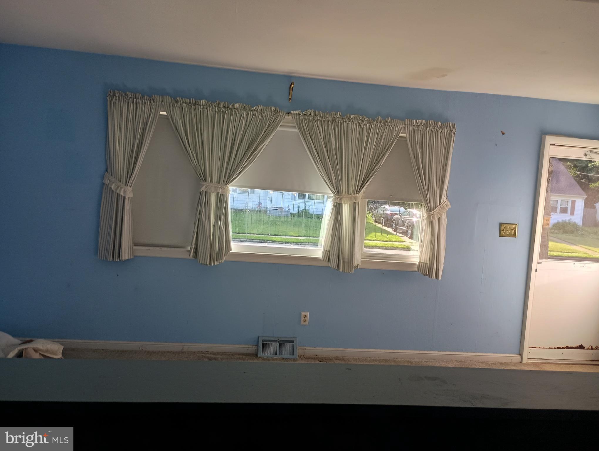 303 Wynnewood Road Ewing, NJ 08628 - Photo 11 of 28 Living room