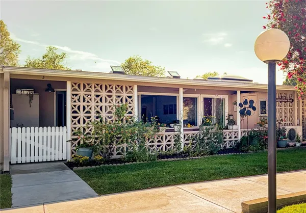 $589,000 | 1340 Kenwood Road, Unit M7156J, Seal Beach, CA 90740