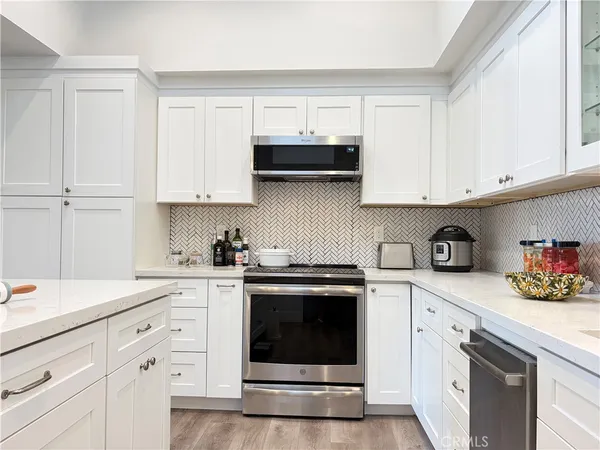 $589,000 | 1340 Kenwood Road, Unit M7156J, Seal Beach, CA 90740