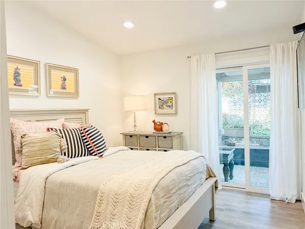 $589,000 | 1340 Kenwood Road, Unit M7156J, Seal Beach, CA 90740