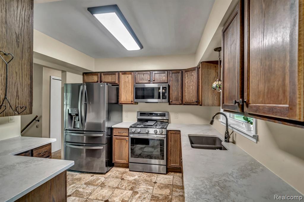 3685 North Mill Road Dryden, MI 48428 - Photo 15 of 42