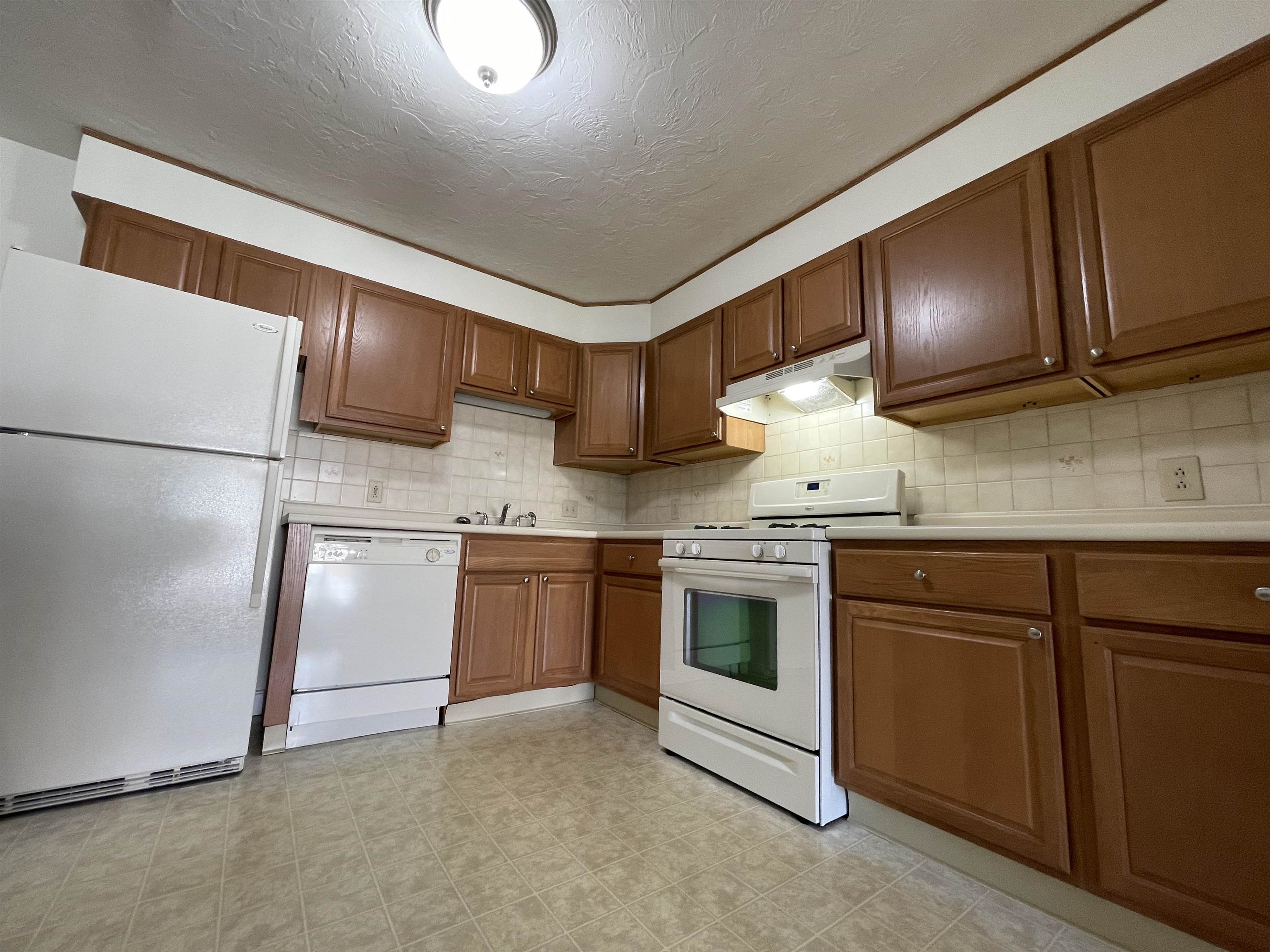 385 Huse Road, Unit 15 Manchester, NH 03103 - Photo 12 of 42